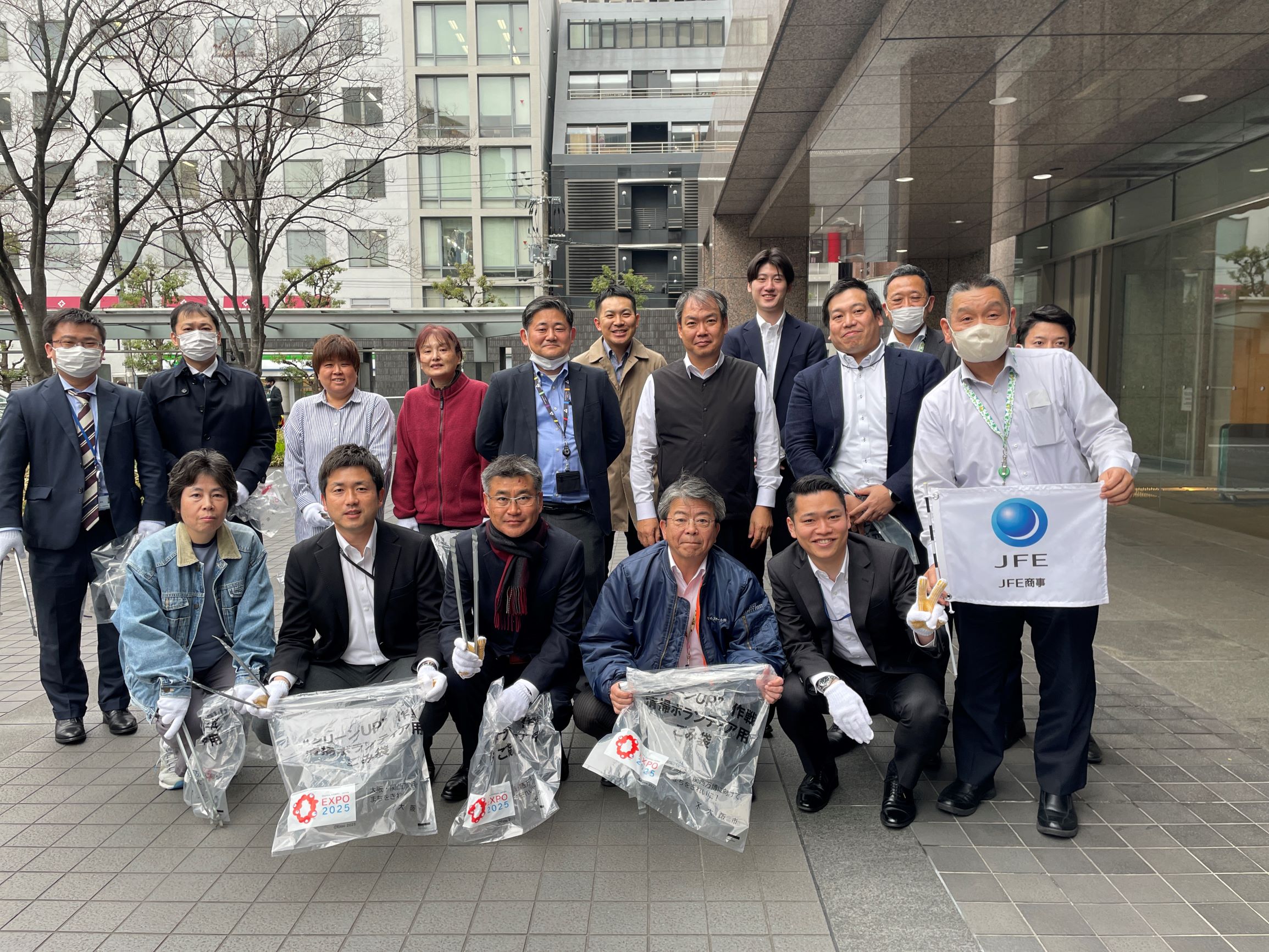 Osaka Office Participates in Osaka Marathon Cleanup Event