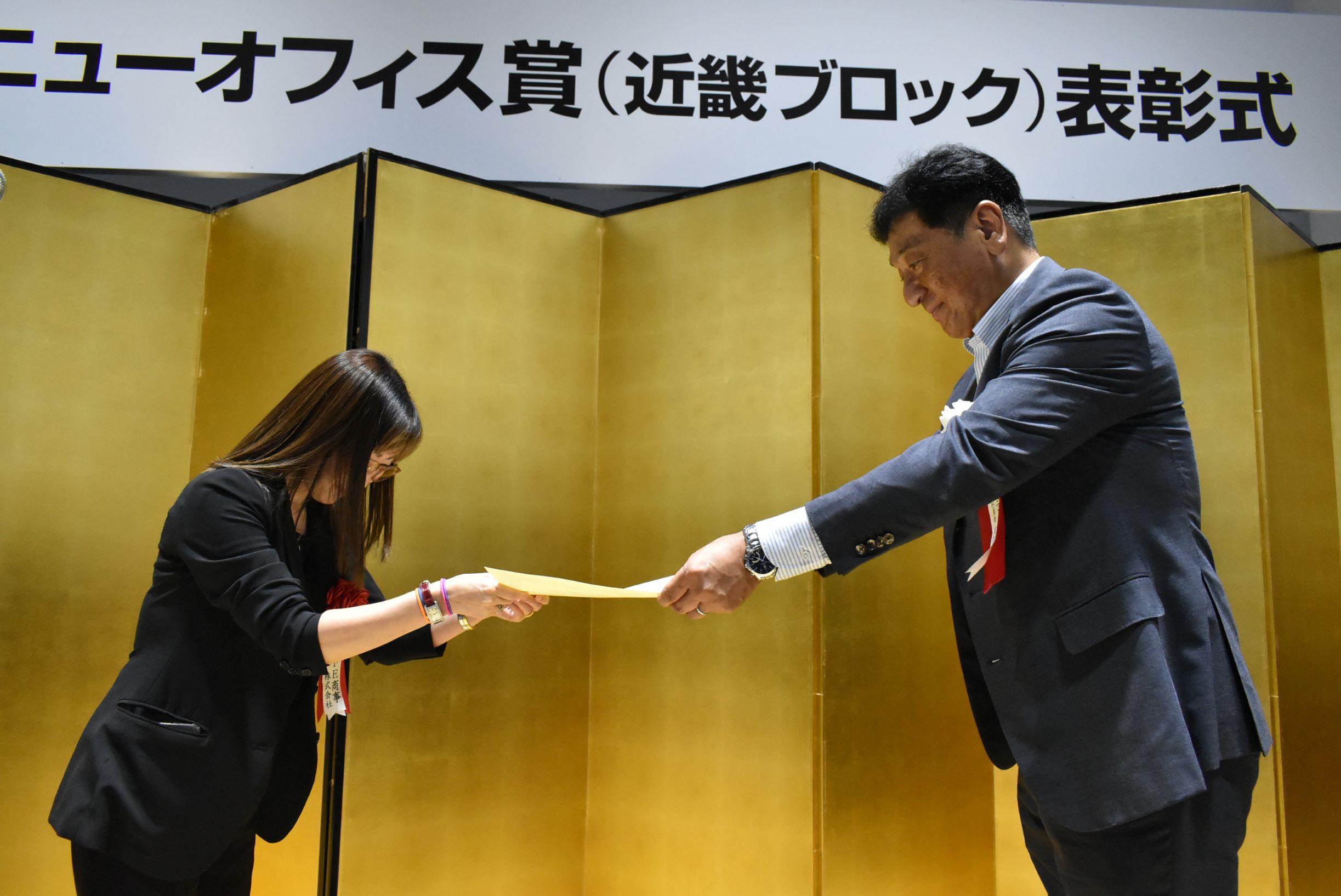 Osaka Office Representatives Attend Nikkei New Office Awards Event